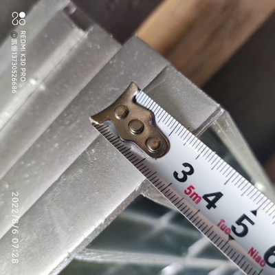 Colore d'argento galvanizzato delle pedate della griglia del acciaio al carbonio della immersione calda